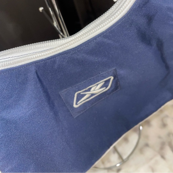 Vintage Reebok - Picture 3 of 4